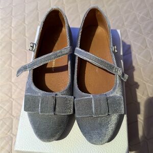 Age of Innocence velvet powder blue Mary Janes size 33/1.5